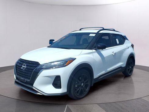 Used 2023 Nissan Kicks SR w/ SR Premium Package FWD image 1