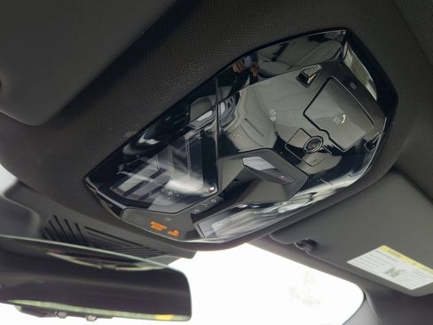 Used 2025 BMW 530i w/ M Sport Package image 18