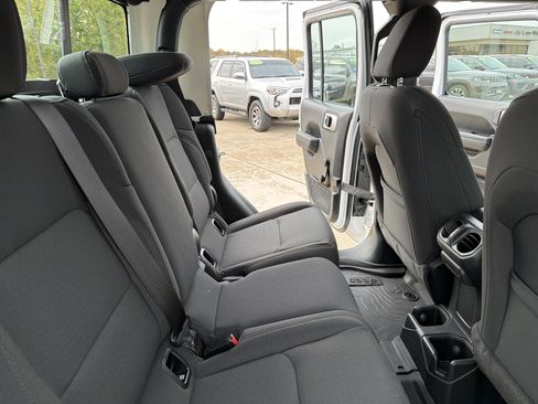 Used 2023 Jeep Gladiator Sport image 32