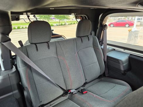 Used 2024 Jeep Wrangler Rubicon AWD/4WD image 15