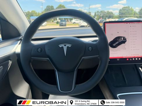 Used 2024 Tesla Model Y Long Range AWD/4WD image 11