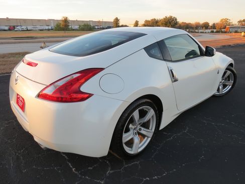 Used 2010 Nissan 370Z Coupe image 6