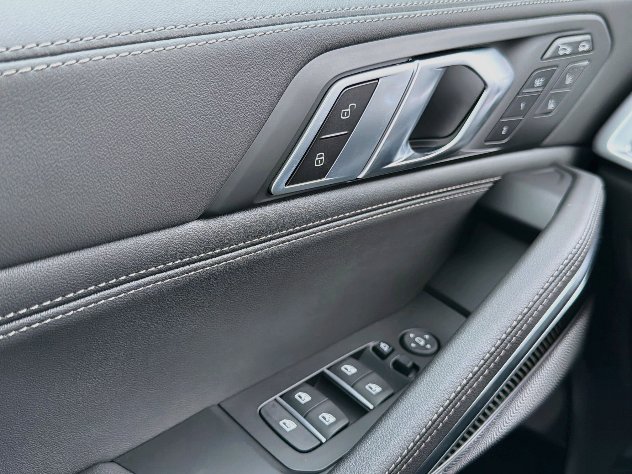 New 2027 BMW X6 M60i AWD/4WD image 23