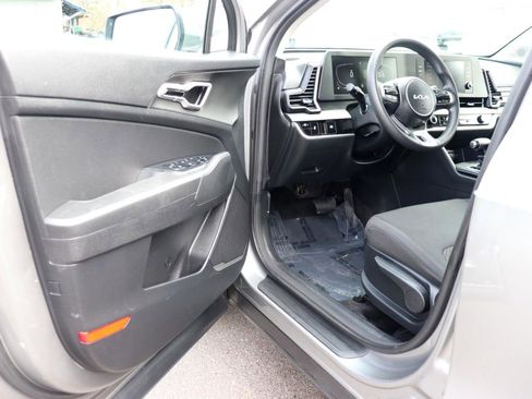 Used 2024 Kia Sportage LX image 10