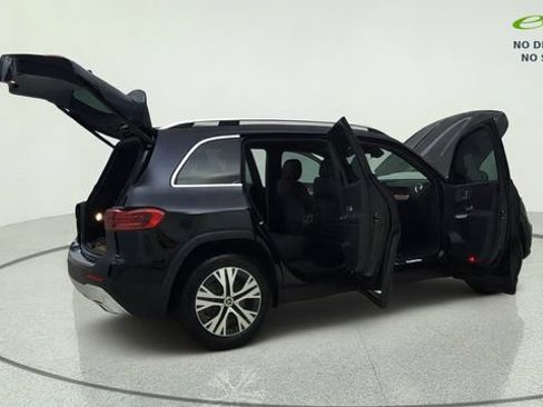 Used 2025 Mercedes-Benz GLB 250 4MATIC w/ Exclusive Package image 15