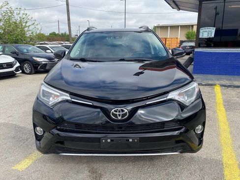 Used 2018 Toyota RAV4 Limited image 2
