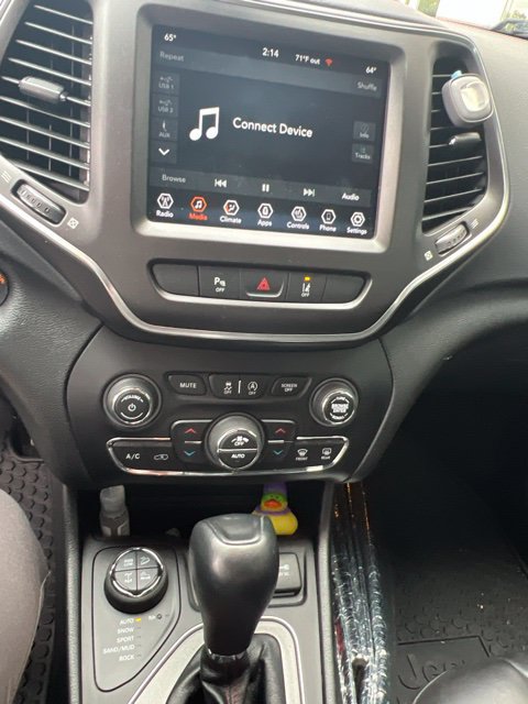 Used 2022 Jeep Cherokee Trailhawk AWD/4WD image 8
