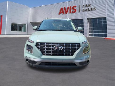 Used 2025 Hyundai Venue SEL FWD image 2