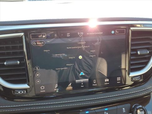 Used 2024 Chrysler Pacifica Select image 23