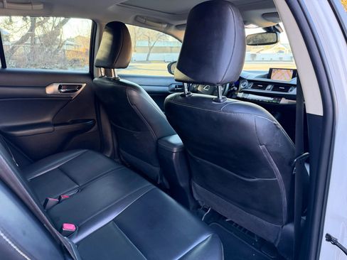 Used 2014 Lexus CT 200h image 39