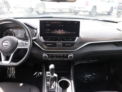 Used 2023 Nissan Altima 2.5 SV w/ SV Premium Package image 15