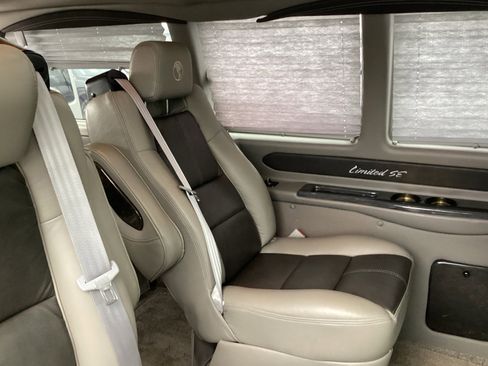 Used 2018 Chevrolet Express 2500 w/ Enhanced Convenience Package image 20