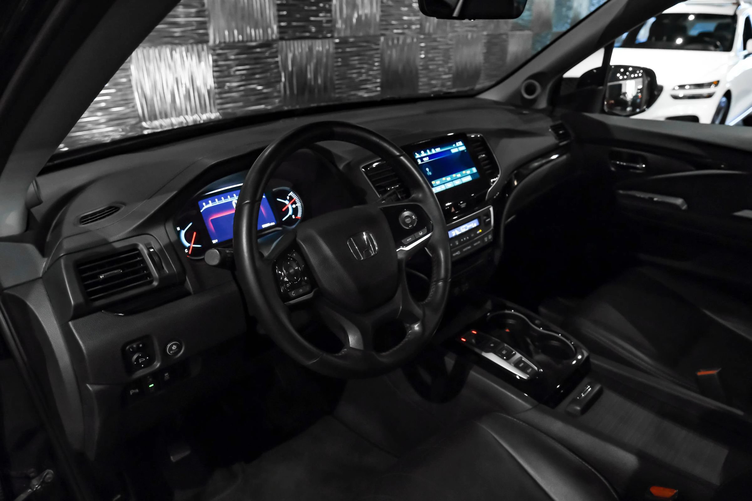 Used 2019 Honda Pilot Touring image 3