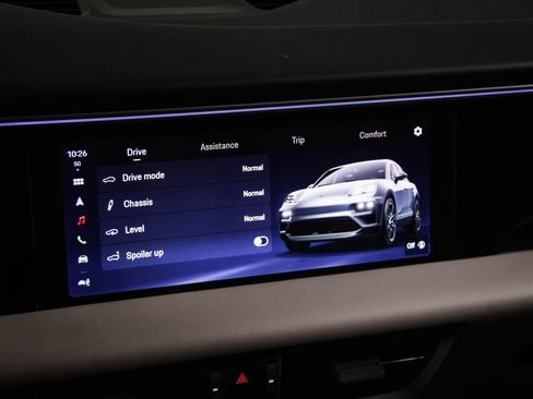 Certified 2025 Porsche Macan Electric image 18