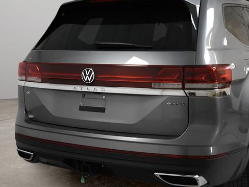 Used 2025 Volkswagen Atlas SE AWD/4WD image 3