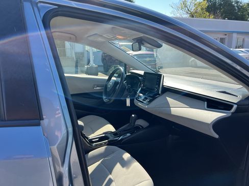 Used 2021 Toyota Corolla LE w/ Carpet Mat Package (TMS) FWD image 12