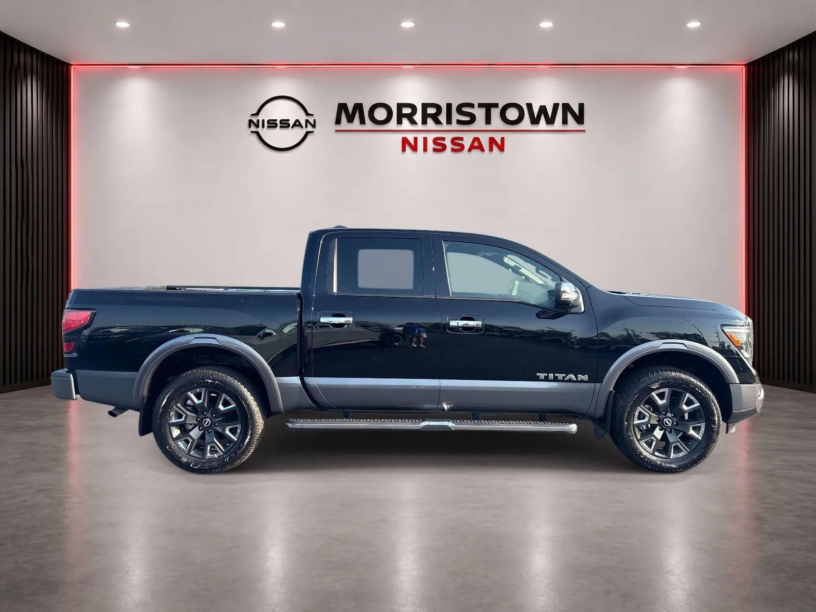 Used 2023 Nissan Titan Platinum Reserve w/ Moonroof Package AWD/4WD image 2