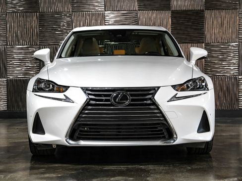 Used 2018 Lexus IS 300 w/ Comfort Package image 6