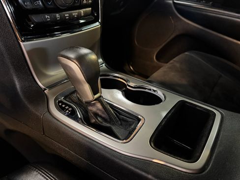 Used 2019 Jeep Grand Cherokee Altitude image 18