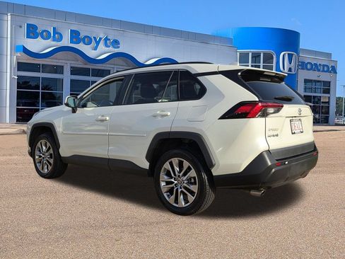 Used 2022 Toyota RAV4 XLE Premium FWD image 7