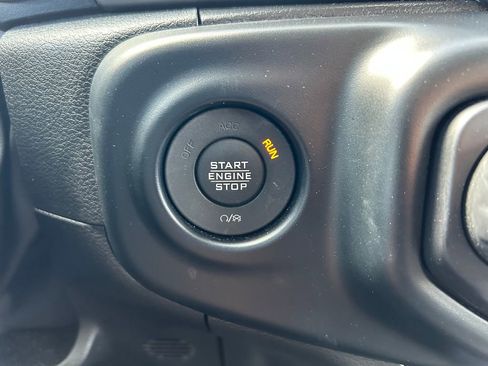 Certified 2023 Jeep Gladiator Sport AWD/4WD image 16