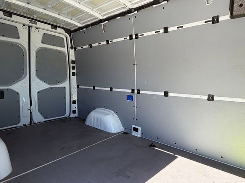Used 2021 Mercedes-Benz Sprinter 2500 image 10