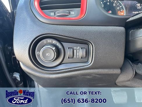 Used 2018 Jeep Renegade Trailhawk w/ Cold Weather Group II AWD/4WD image 23