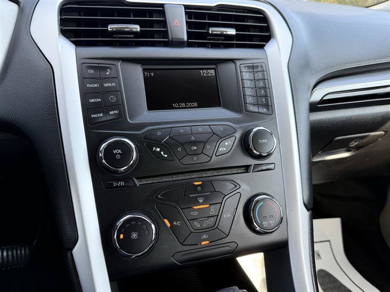 Used 2016 Ford Fusion SE w/ Equipment Group 201A FWD image 10
