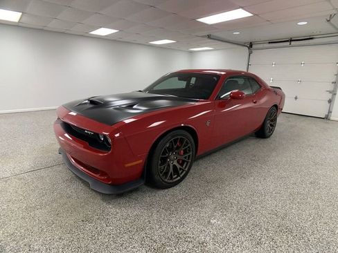 Used 2016 Dodge Challenger SRT Hellcat image 4