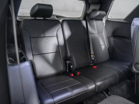 Used 2023 Chevrolet Traverse RS image 36