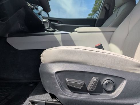 Used 2022 Toyota Camry XLE w/ Navigation Upgrade Package FWD image 15