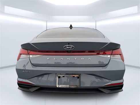 Used 2022 Hyundai Elantra SEL image 4