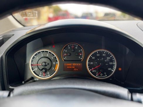 Used 2015 Nissan Titan SV image 11