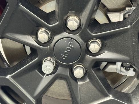 Used 2023 Jeep Gladiator Willys image 17