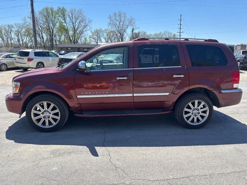 Used 2008 Chrysler Aspen Limited image 8