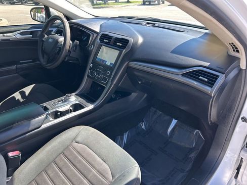 Used 2020 Ford Fusion SE image 34