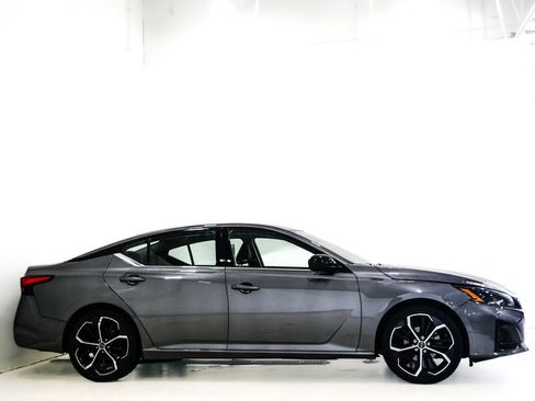Used 2024 Nissan Altima 2.5 SR FWD image 4