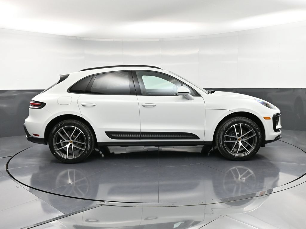 Certified 2026 Porsche Macan AWD/4WD image 9