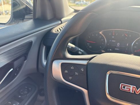 Used 2023 GMC Terrain SLE w/ Driver Convenience Package image 14