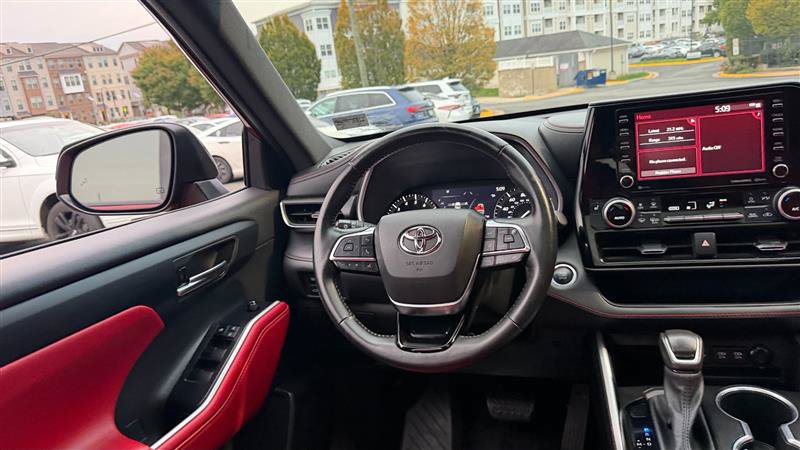 Used 2021 Toyota Highlander XSE AWD/4WD image 21