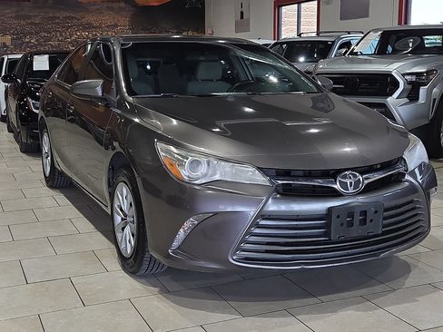 Used 2017 Toyota Camry LE FWD image 6