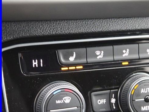 Used 2022 Volkswagen Atlas Cross Sport SE w/ Panoramic Sunroof Package image 42