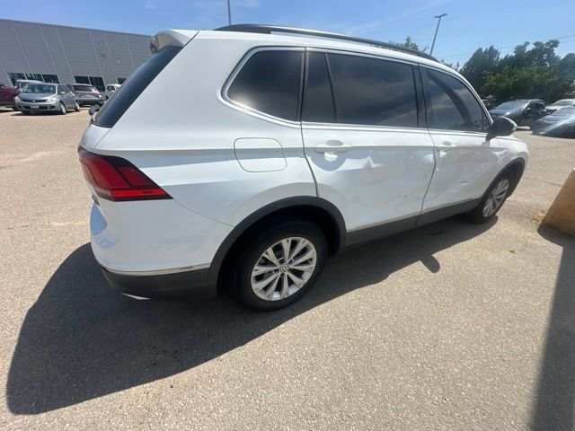 Used 2018 Volkswagen Tiguan SE w/ Panoramic Sunroof Package AWD/4WD image 3