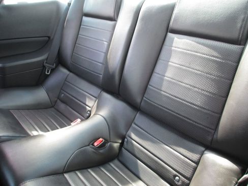 Used 2005 Ford Mustang GT image 14