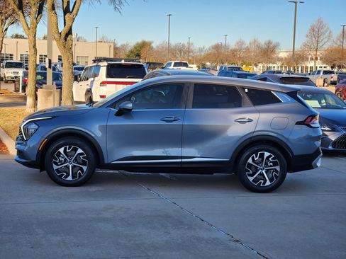 Used 2023 Kia Sportage EX image 2