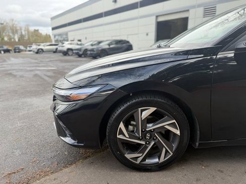 Used 2024 Hyundai Elantra Limited image 6