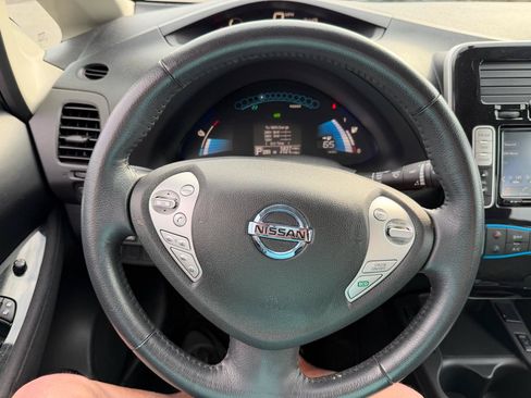 Used 2016 Nissan Leaf SV FWD image 19