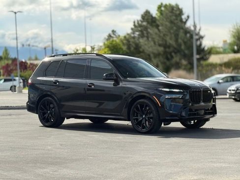 Used 2025 BMW X7 M60i AWD/4WD image 3