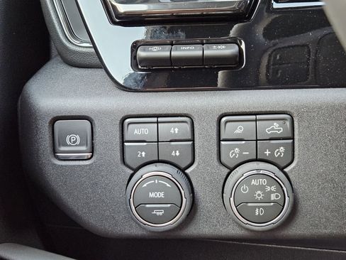 New 2026 Chevrolet Silverado 2500 ZR2 AWD/4WD image 23