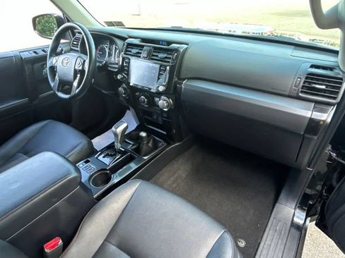 Used 2022 Toyota 4Runner TRD Off-Road Premium AWD/4WD image 33